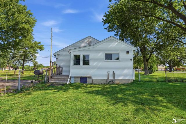 2870 Carleton Rockwood Road, Carleton, MI 48117