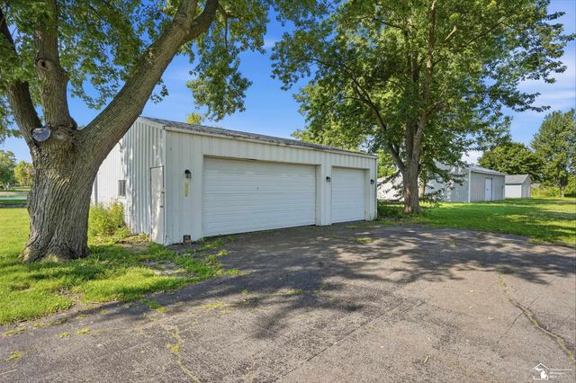 2870 Carleton Rockwood Road, Carleton, MI 48117