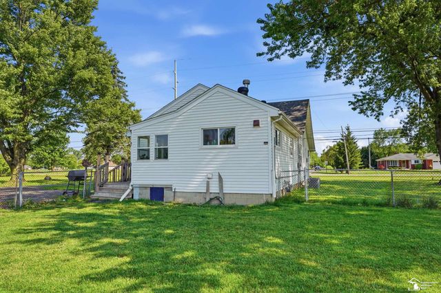 2870 Carleton Rockwood Road, Carleton, MI 48117