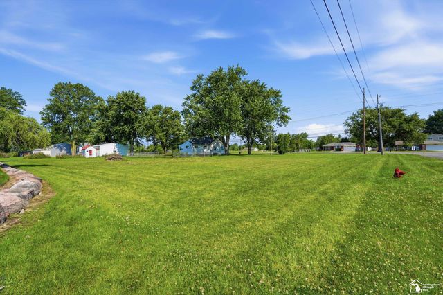 2870 Carleton Rockwood Road, Carleton, MI 48117