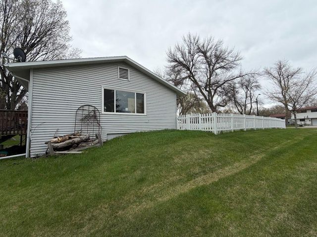 102 21st Avenue N, Fargo, ND 58102