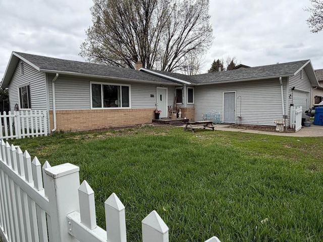 102 21st Avenue N, Fargo, ND 58102