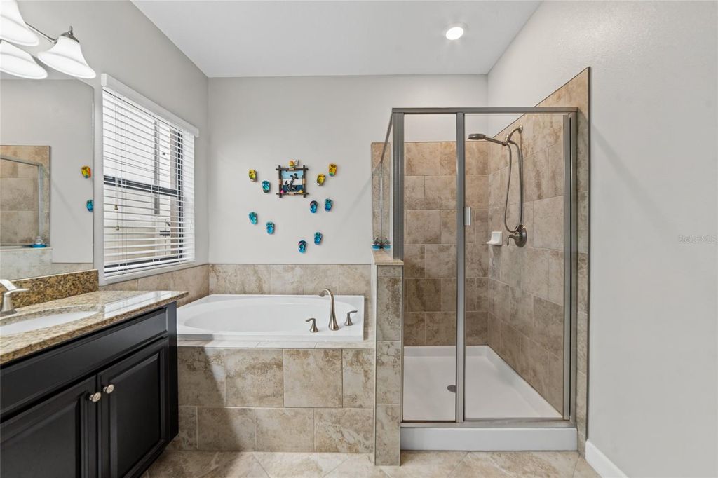 Image 15 of property listing at 9912 SMARTY JONES DRIVE, Ruskin, FL 33573