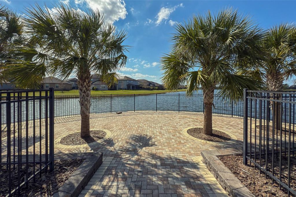 Image 38 of property listing at 9912 SMARTY JONES DRIVE, Ruskin, FL 33573
