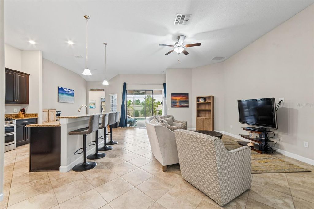 Image 6 of property listing at 9912 SMARTY JONES DRIVE, Ruskin, FL 33573