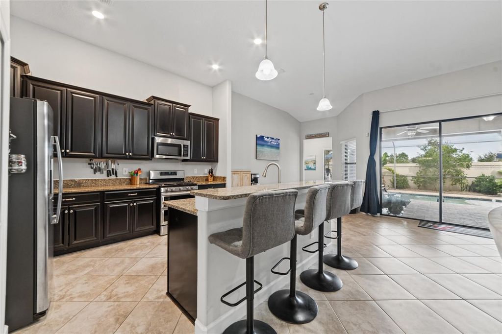 Image 7 of property listing at 9912 SMARTY JONES DRIVE, Ruskin, FL 33573