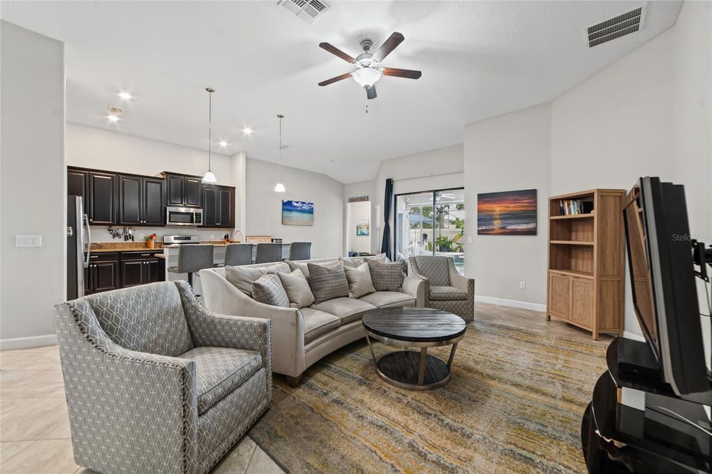 Image 10 of property listing at 9912 SMARTY JONES DRIVE, Ruskin, FL 33573