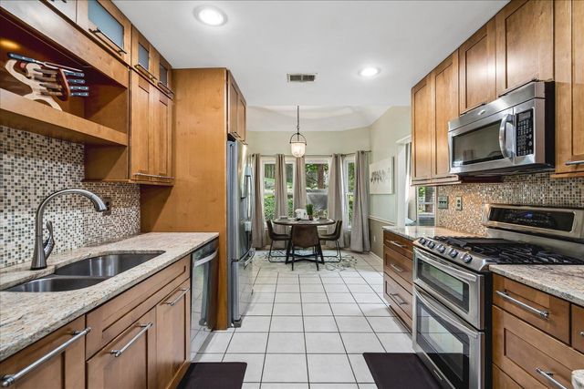 2309 HICKORY PATH DR, Cordova, TN 38016