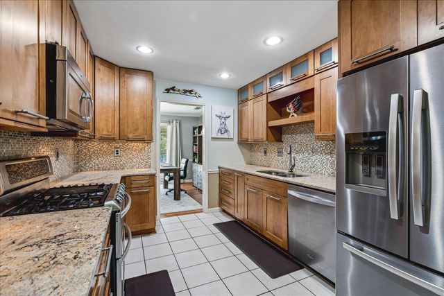 2309 HICKORY PATH DR, Cordova, TN 38016