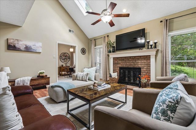 2309 HICKORY PATH DR, Cordova, TN 38016