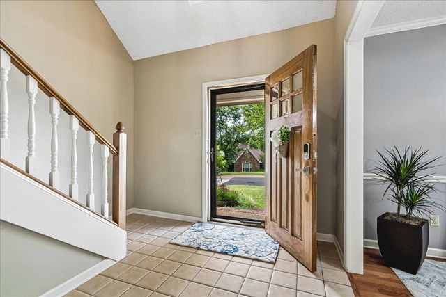 2309 HICKORY PATH DR, Cordova, TN 38016