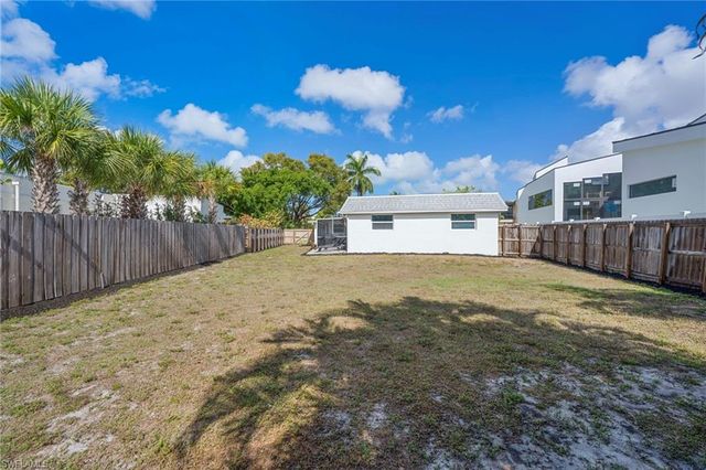 1220 10th AVE N, Naples, FL 34102