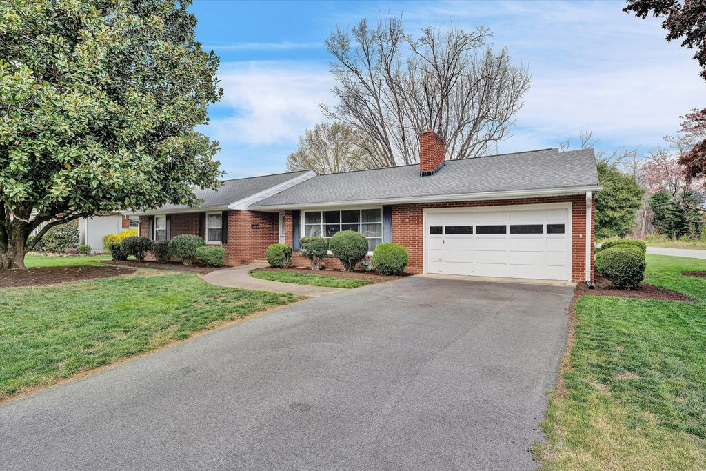 607 Lou Ann ST, Salem, VA 24153