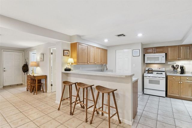 1008 E RIDGEWOOD ST, Orlando, FL 32803