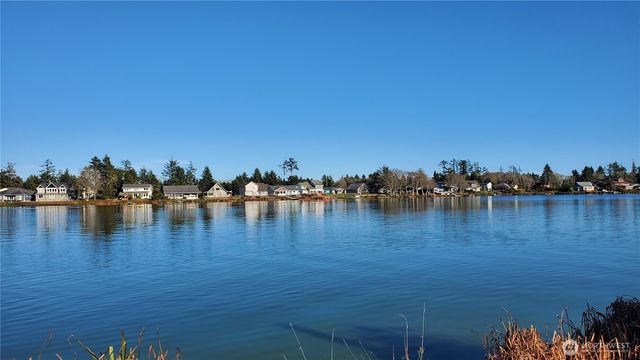 672 SE Mount Olympus Avenue, Ocean Shores, WA 98569