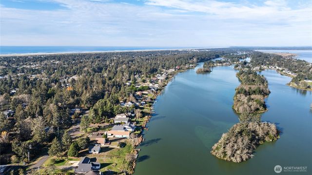 672 SE Mount Olympus Avenue, Ocean Shores, WA 98569