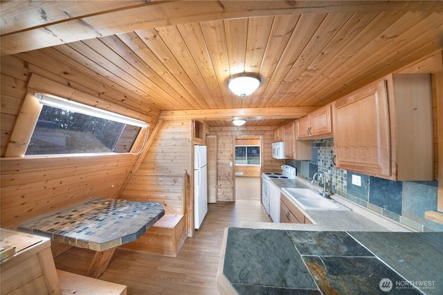 672 SE Mount Olympus Avenue, Ocean Shores, WA 98569