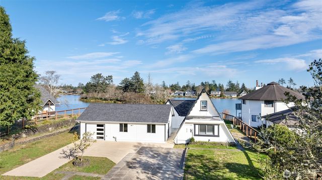 672 SE Mount Olympus Avenue, Ocean Shores, WA 98569