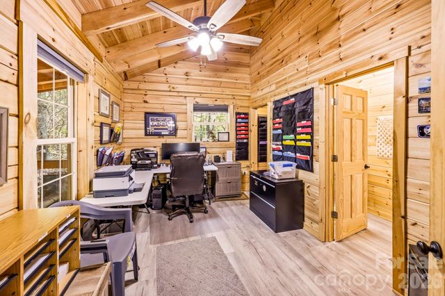 20 Laurel Cottage Lane, Black Mountain, NC 28711