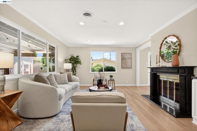 740 Harvard Dr, Pleasant Hill, CA 94523