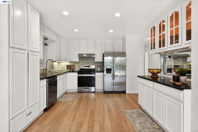 740 Harvard Dr, Pleasant Hill, CA 94523