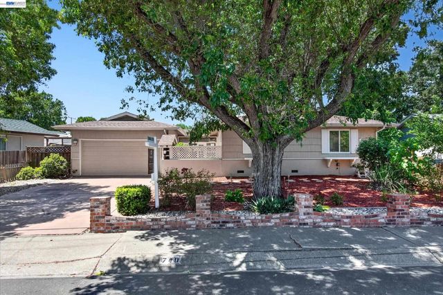 740 Harvard Dr, Pleasant Hill, CA 94523