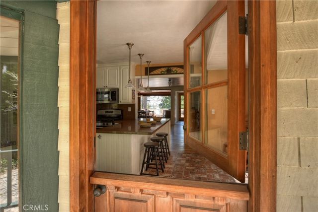 242 Holiday Drive, Lake Arrowhead, CA 92352