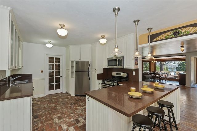 242 Holiday Drive, Lake Arrowhead, CA 92352