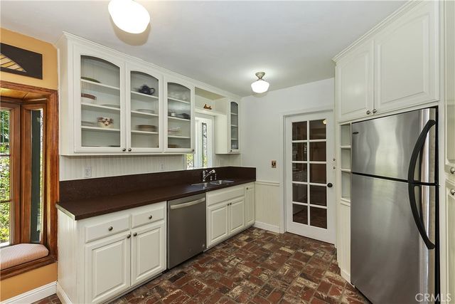 242 Holiday Drive, Lake Arrowhead, CA 92352