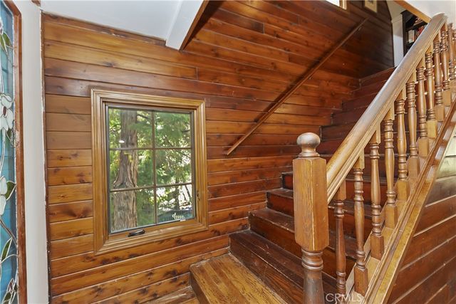 242 Holiday Drive, Lake Arrowhead, CA 92352