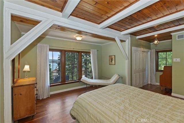 242 Holiday Drive, Lake Arrowhead, CA 92352