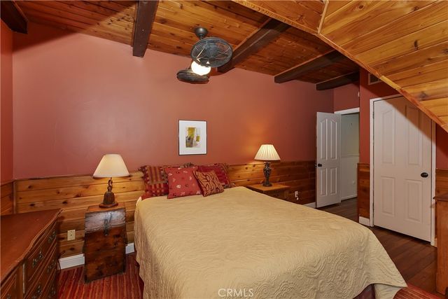 242 Holiday Drive, Lake Arrowhead, CA 92352