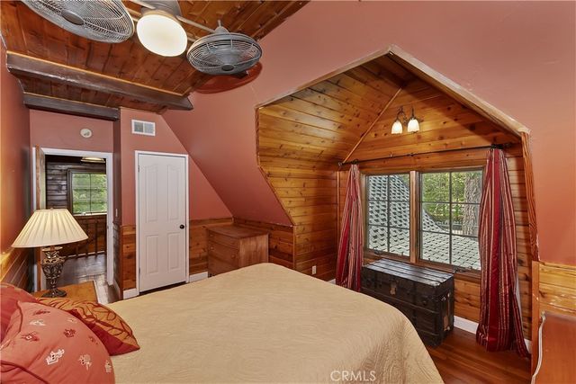 242 Holiday Drive, Lake Arrowhead, CA 92352