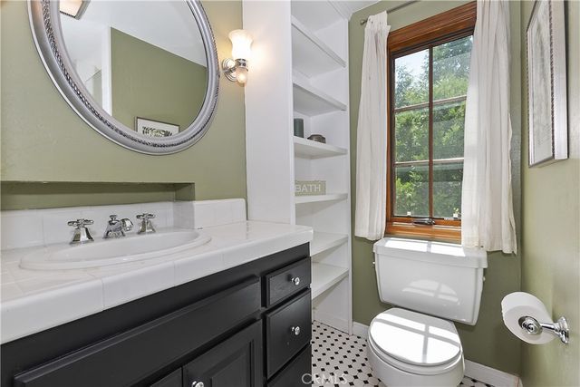 242 Holiday Drive, Lake Arrowhead, CA 92352