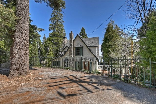 242 Holiday Drive, Lake Arrowhead, CA 92352