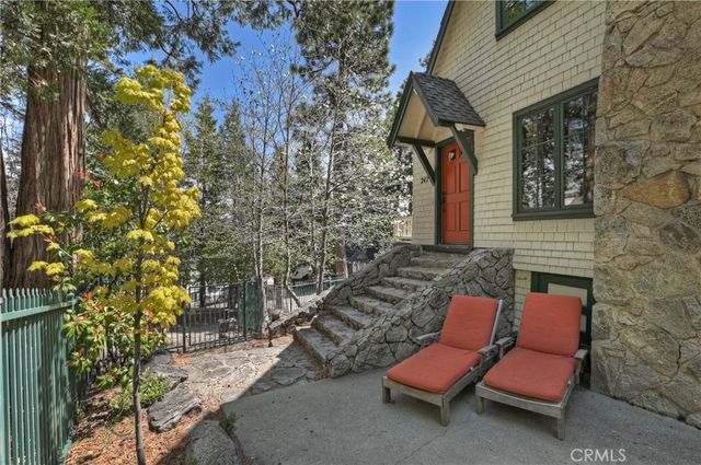 242 Holiday Drive, Lake Arrowhead, CA 92352
