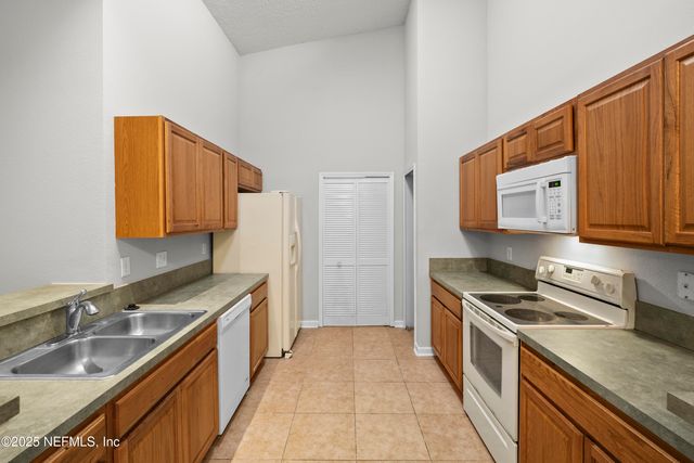 7920 MERRILL Road 1812, Jacksonville, FL 32277