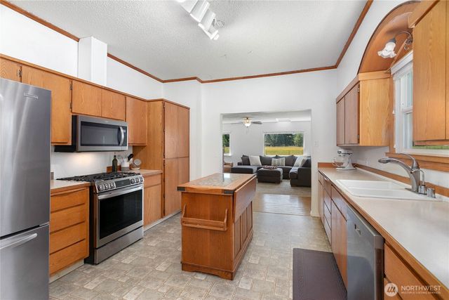 7506 Woodland Road, Ferndale, WA 98248