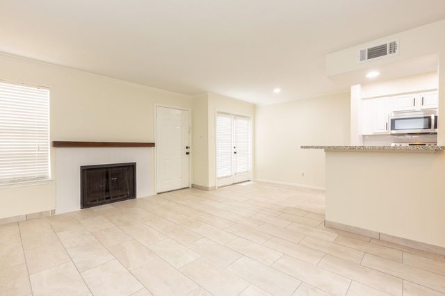 14600 Fonmeadow Drive 1105, Houston, TX 77035
