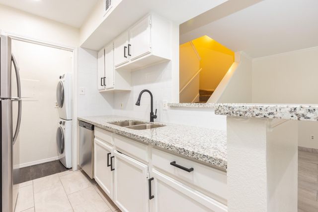 14600 Fonmeadow Drive 1105, Houston, TX 77035