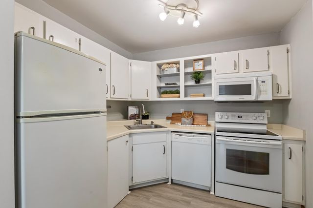 2425 E Franklin Avenue 205, Minneapolis, MN 55406