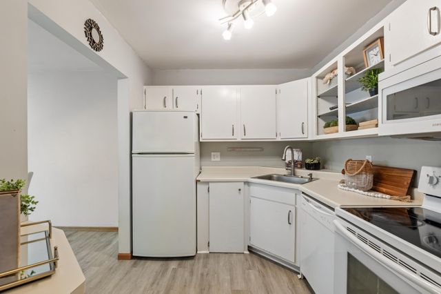 2425 E Franklin Avenue 205, Minneapolis, MN 55406