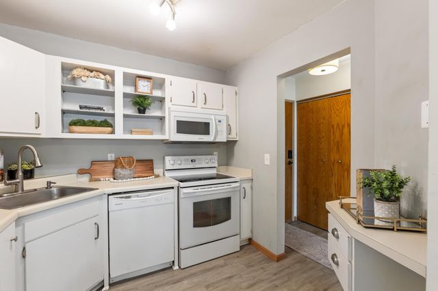 2425 E Franklin Avenue 205, Minneapolis, MN 55406