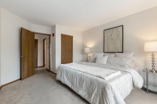 2425 E Franklin Avenue 205, Minneapolis, MN 55406
