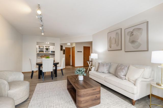 2425 E Franklin Avenue 205, Minneapolis, MN 55406
