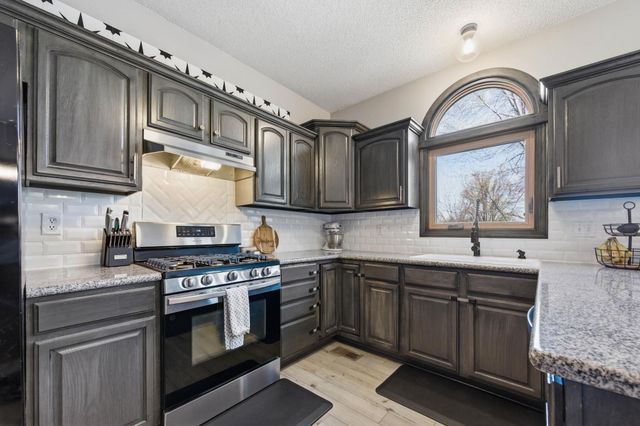 818 E Rushwood Ct, Derby, KS 67037