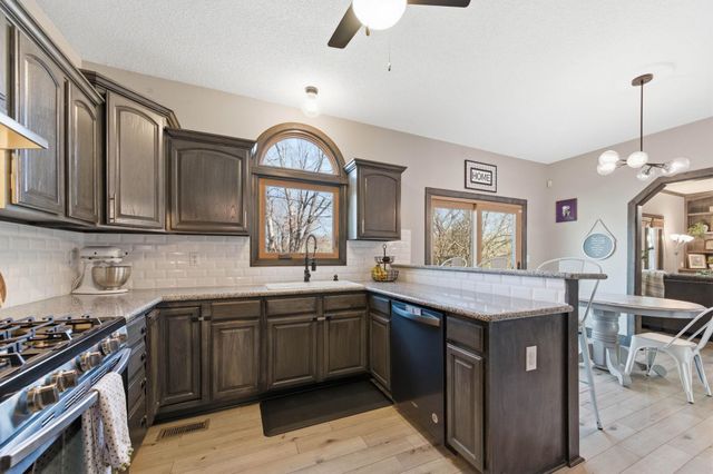 818 E Rushwood Ct, Derby, KS 67037