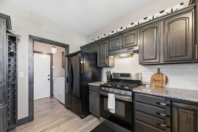 818 E Rushwood Ct, Derby, KS 67037