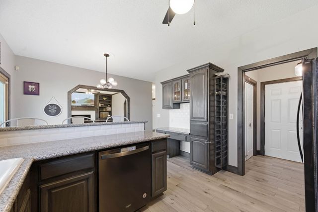 818 E Rushwood Ct, Derby, KS 67037