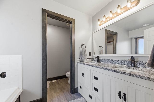 818 E Rushwood Ct, Derby, KS 67037